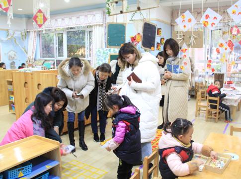 （生命迈幼·校园新闻）牵手共进 共同成长(1)(1)_html_m2fb081c4.jpg