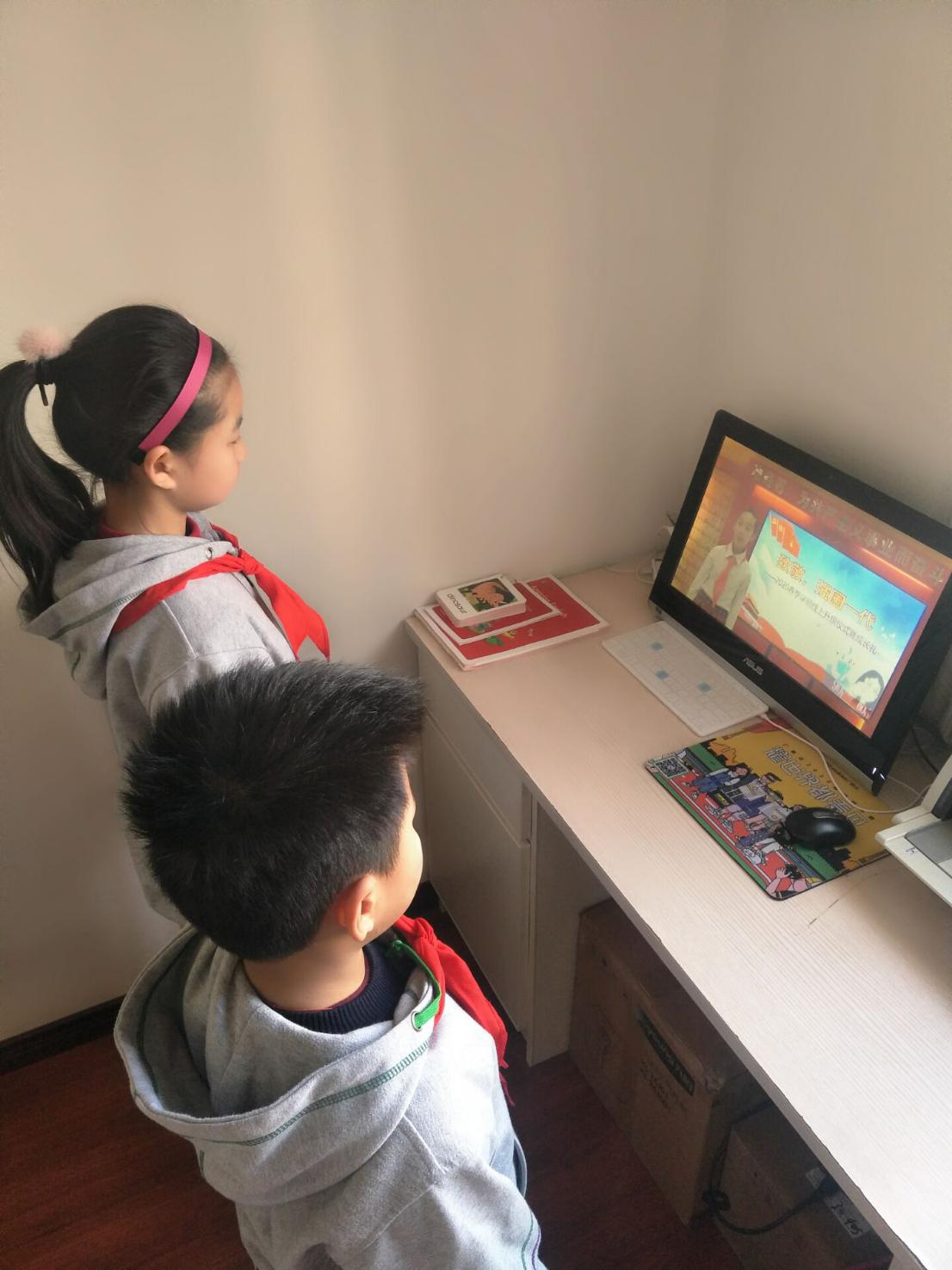 致敬 强国一代 升旗仪式报道 改_html_1e2d4254.jpg