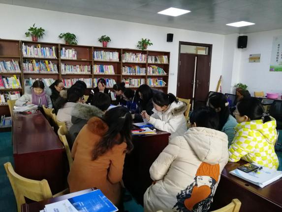 十二月份英语教研组工作小结_html_1f6bab70.jpg