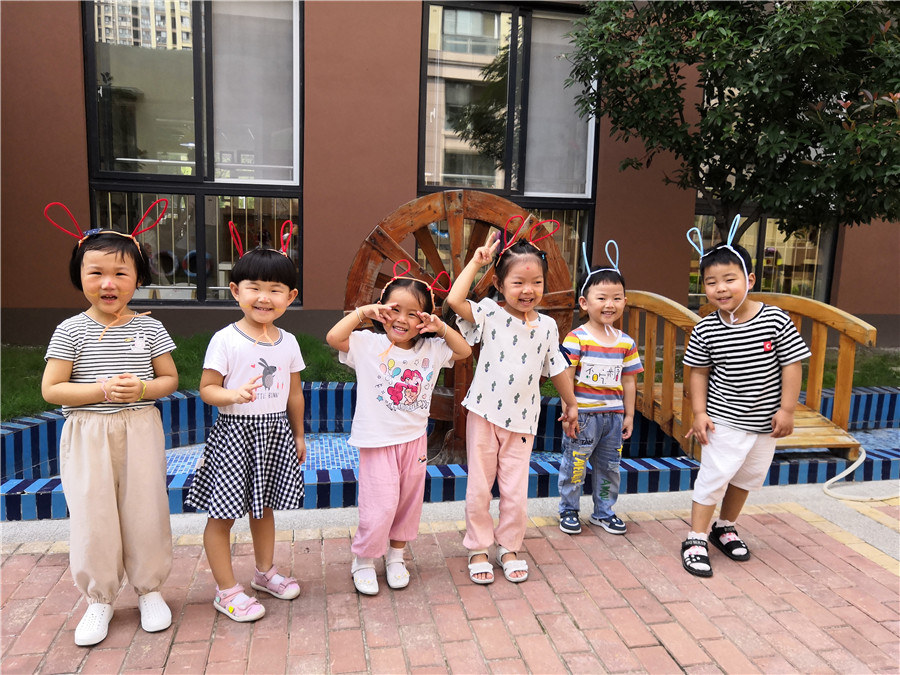 小班幼儿庆中秋.jpg