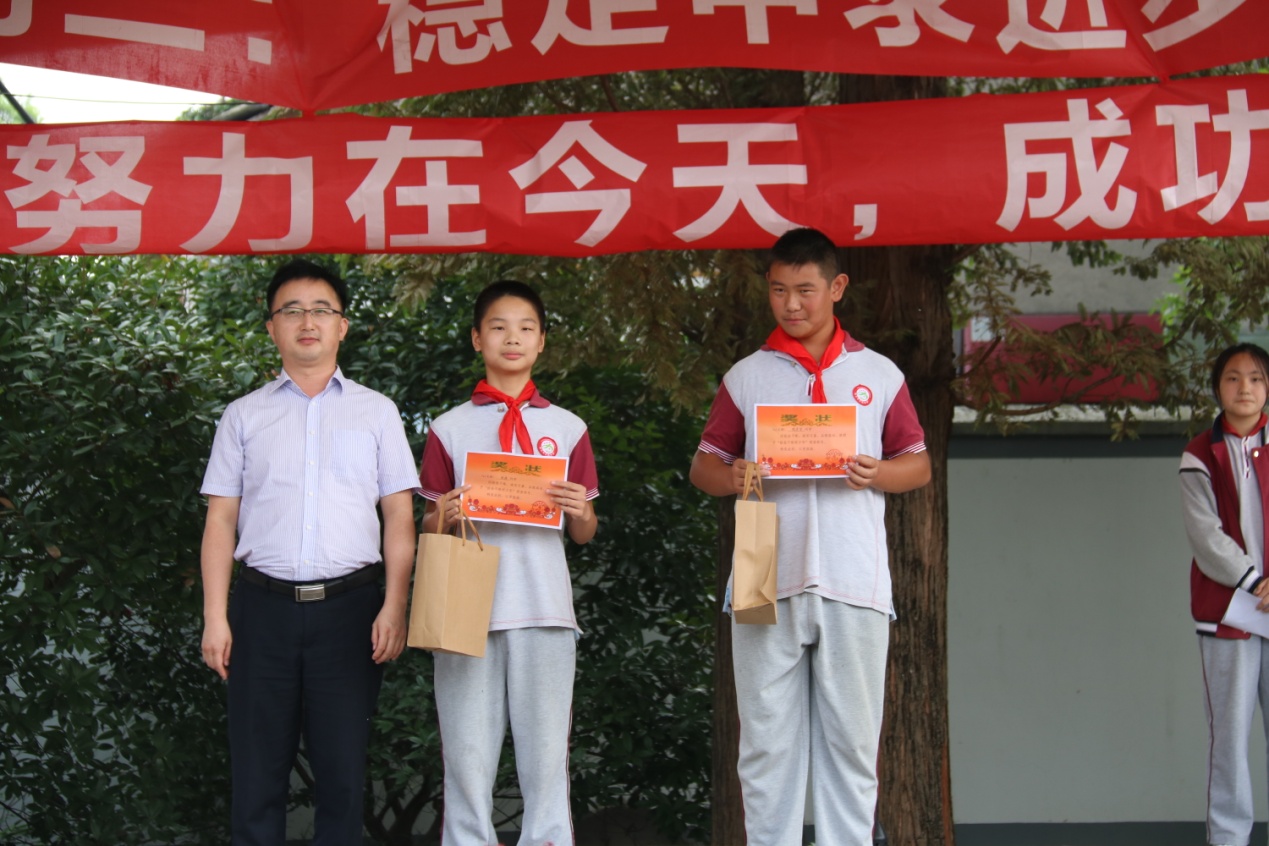 表彰新闻稿_html_m59a55425.jpg
