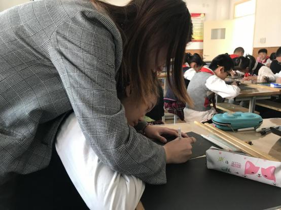 寄情于画 感受色彩与文化之美 徐佳_html_225fbfba.jpg