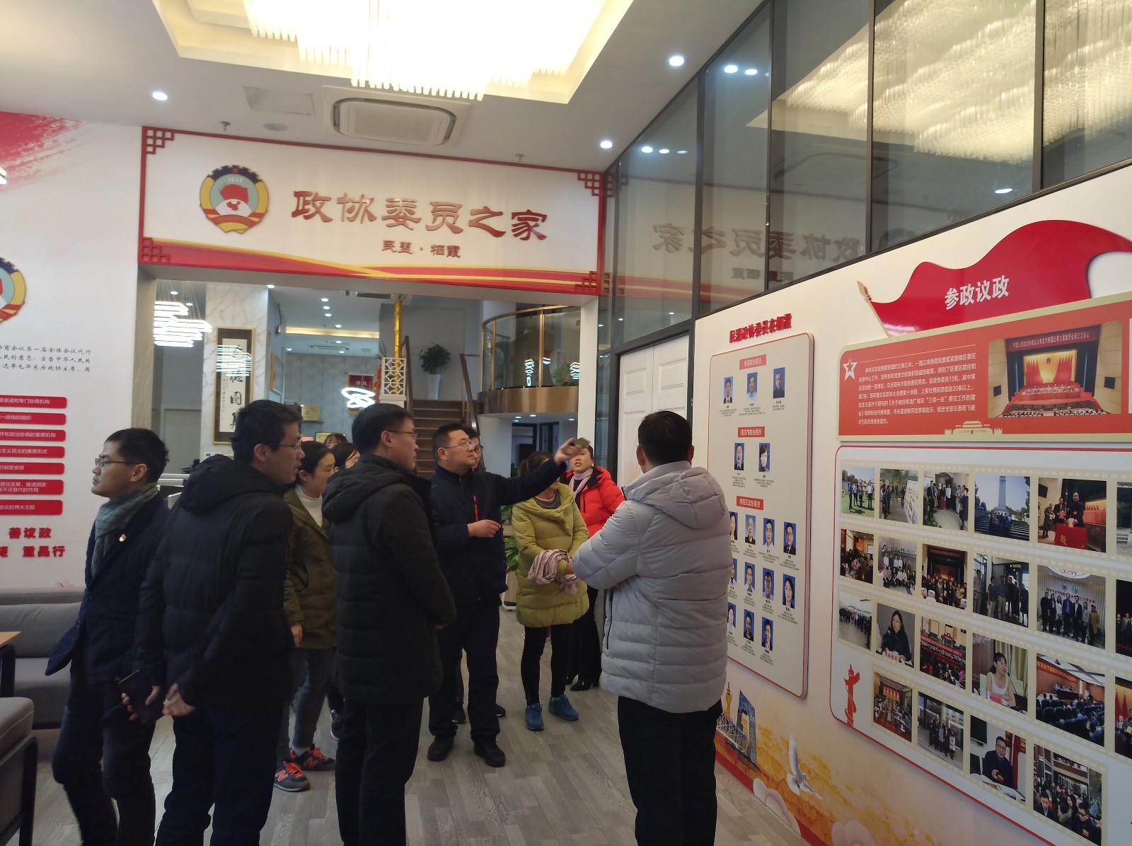 5参观民盟栖霞总支 (3).jpg