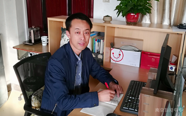 【活力新港】辛勤育桃李 得以报三春一一记区优秀教育工作者张伟老师