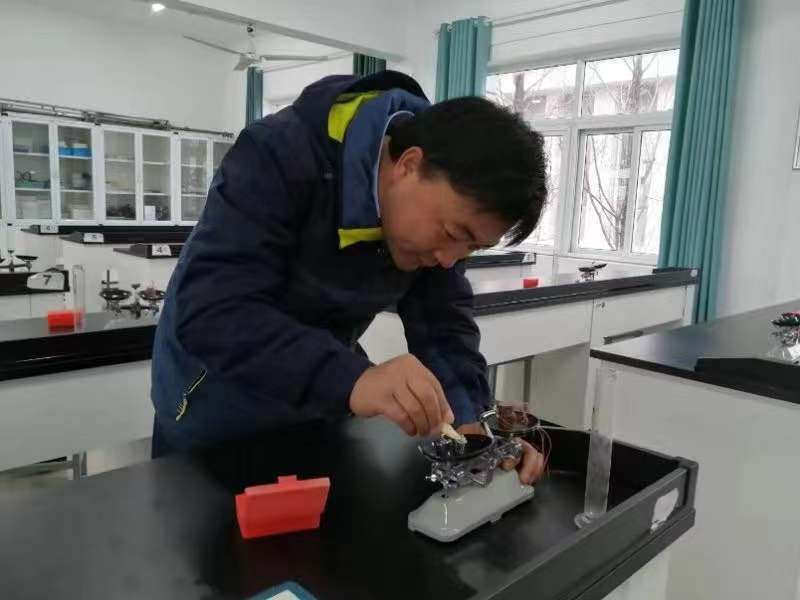 中桥中学理化生教师实验技能竞赛_html_m31715c3c.jpg