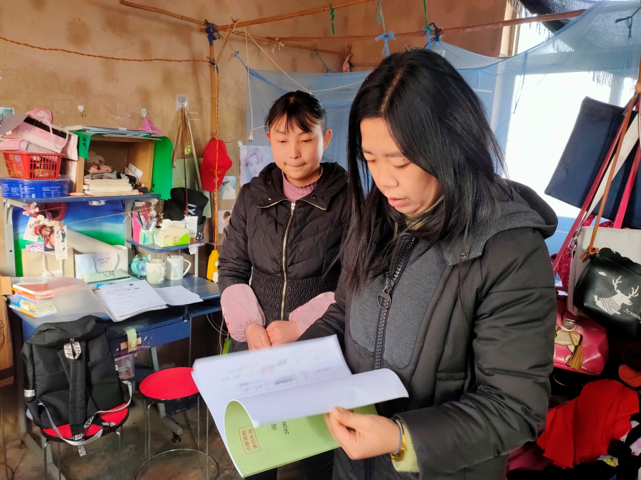 20200119寒假慰问贫困生走访活动新闻稿（程盼）_html_mf4d10e6.jpg