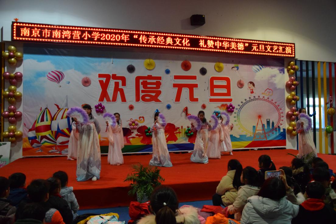 “传承经典文化  礼赞中华美德”_html_5e10ac19.jpg