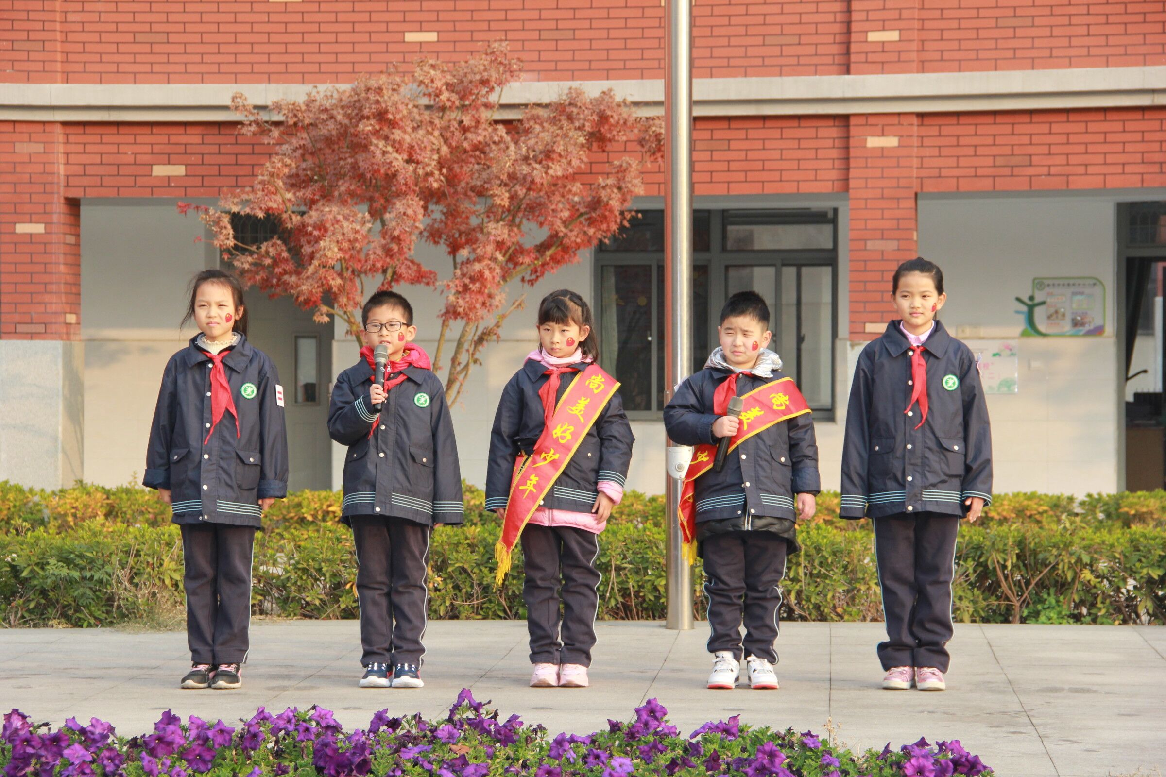 三（5）班升旗仪式报道_html_m279beb5e.jpg