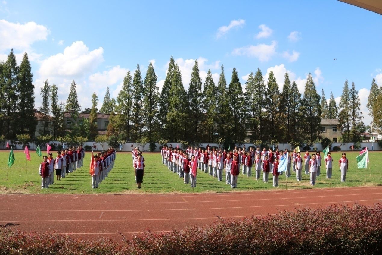 营防中学国防教育日新闻稿_html_2722299a.jpg