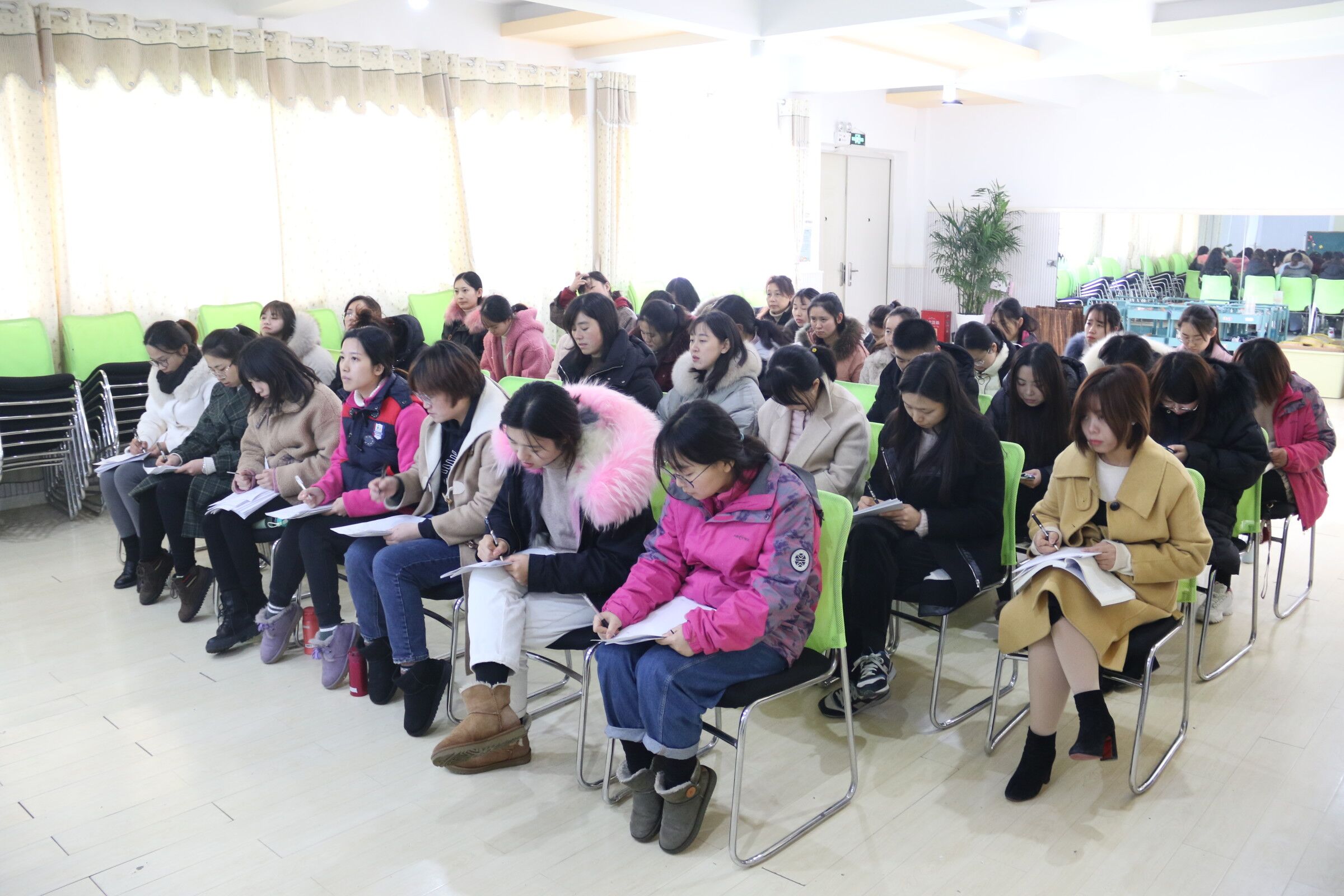 师德会议新闻稿_html_m1a4cc533.jpg