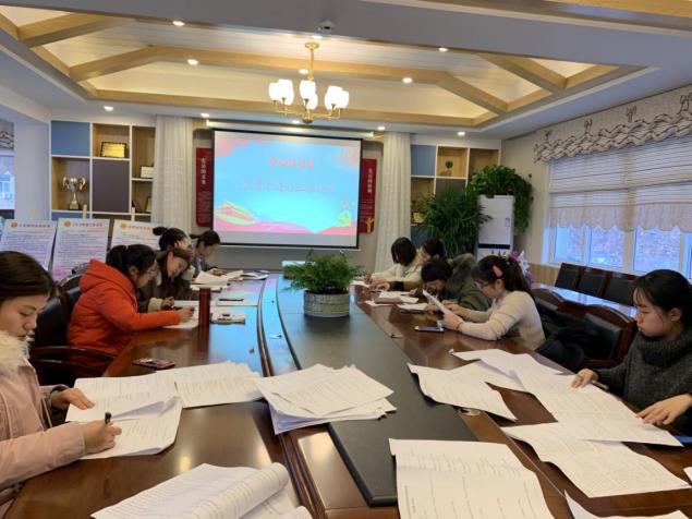 2019-12-19----我园顺利召开党建课题开题论证工作推进会_html_m45c7041e.jpg