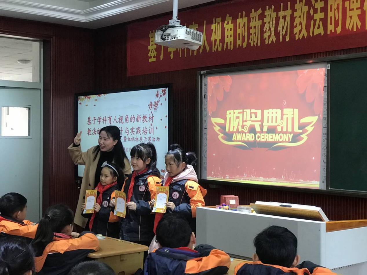 12.5学校报道_html_5229ea23.jpg