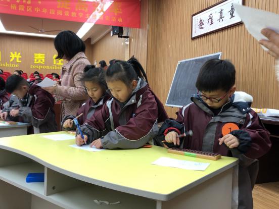 1218达人PK赛董智写_html_m4d4cd22e.jpg