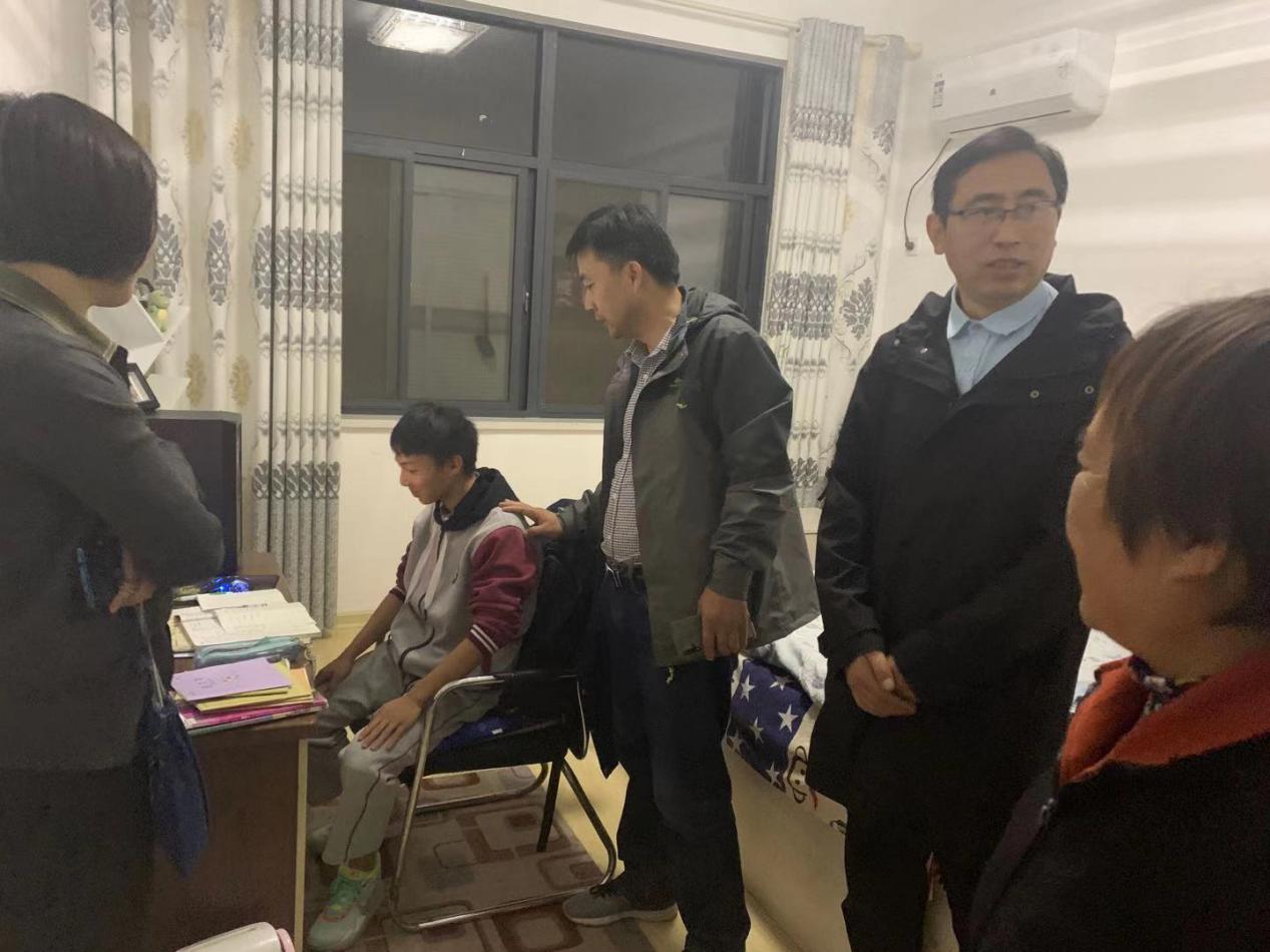 温暖进家庭 家访在行动---中桥中学集体家访活动(2)_html_m659ab82f.jpg