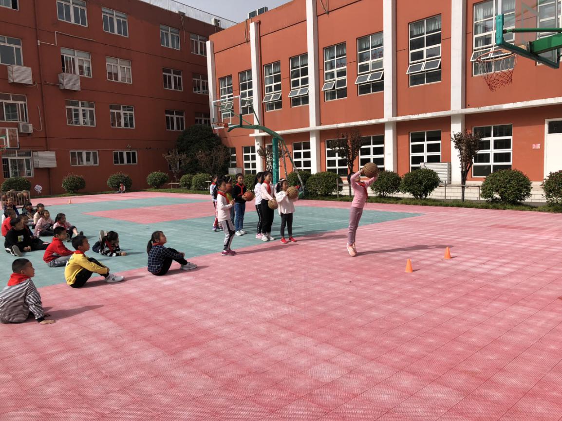 篮球嘉年华-二三年级投篮比赛_html_m13f764ca.jpg