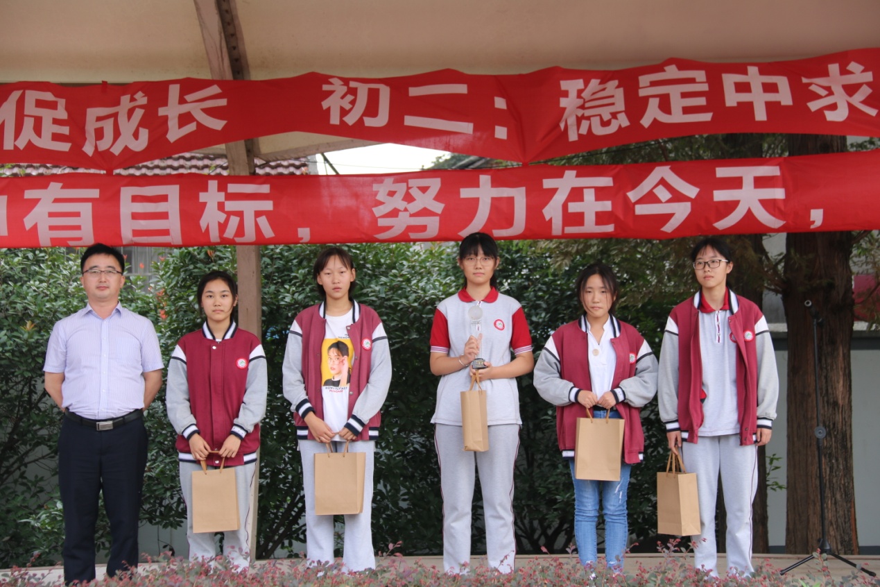表彰新闻稿_html_m2fb300c9.jpg