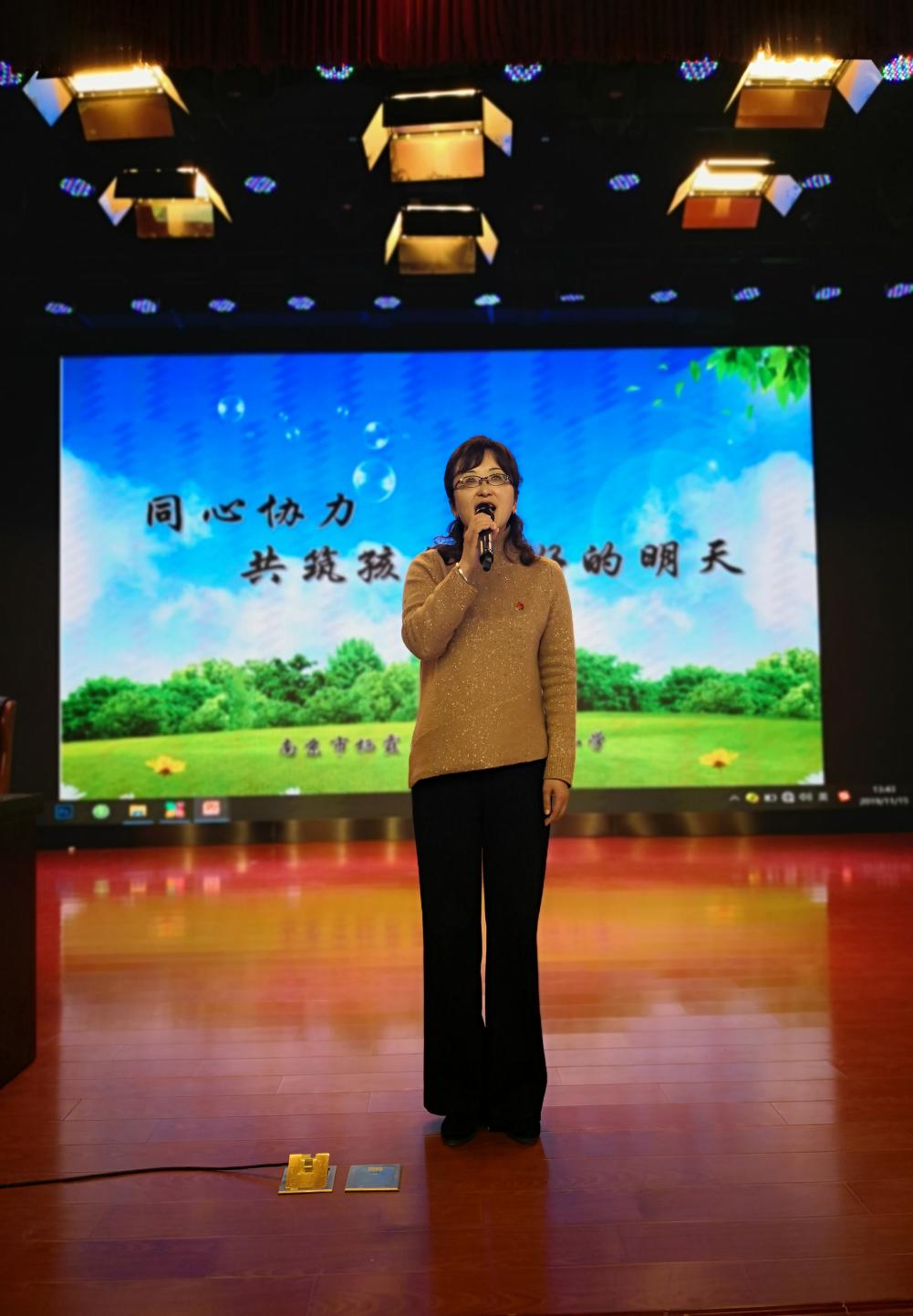 家长会报道_html_m6caf543b.jpg