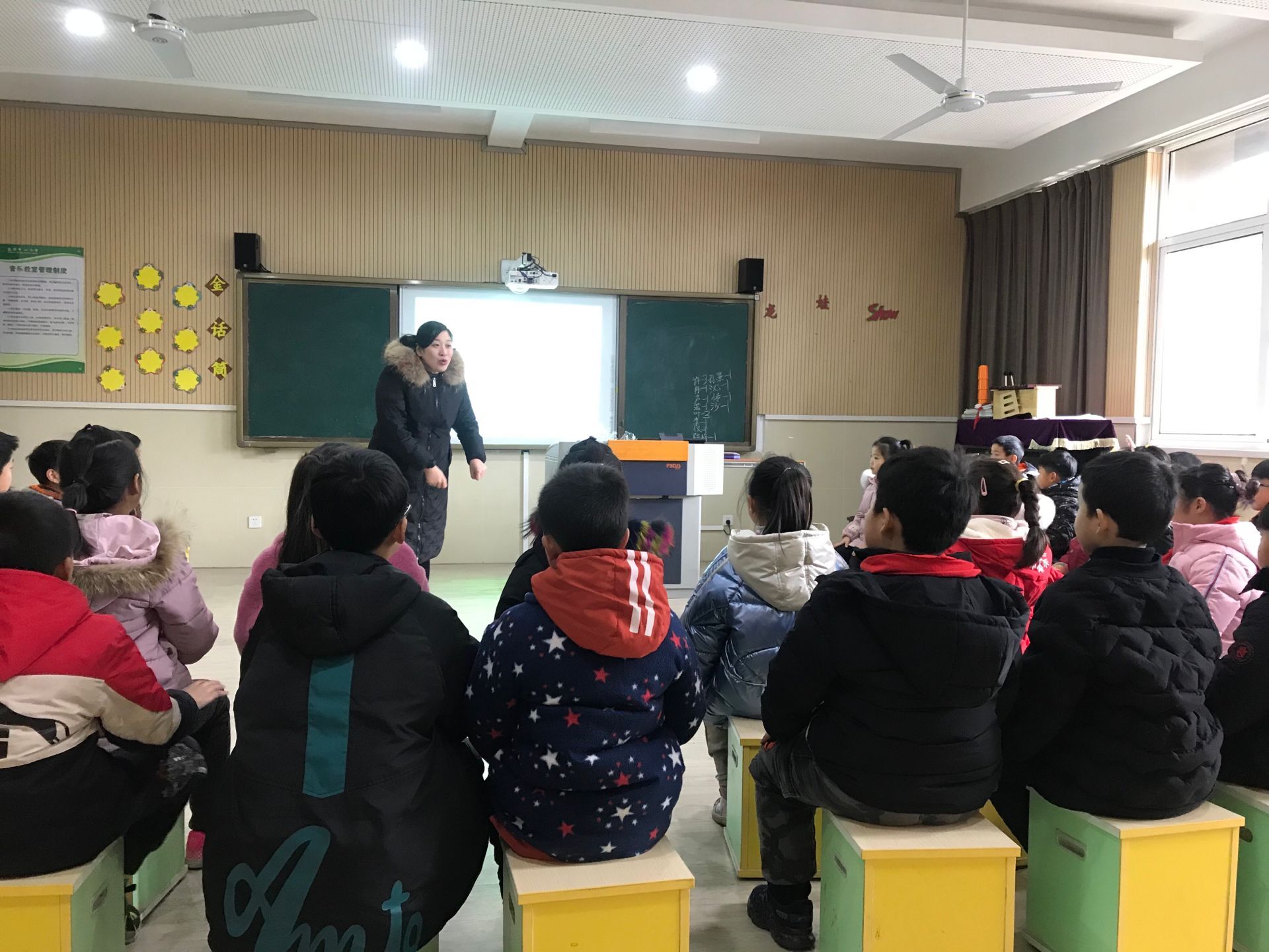 【灵美龙小】探讨低年级音乐课堂中的声势律动教学