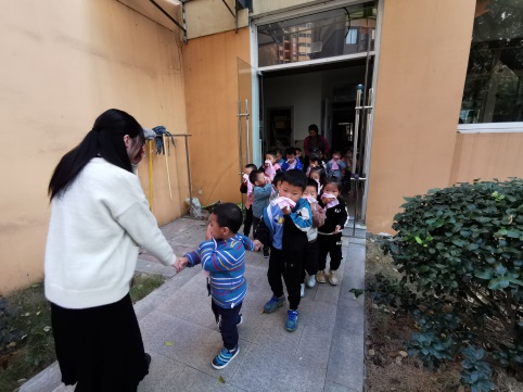 20191108【安全第一】下庙园区消防演习_html_m4888f124.jpg
