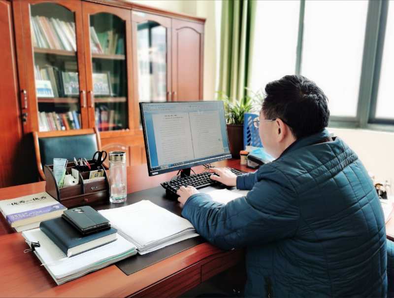 卢耀东校长修改文稿.jpg