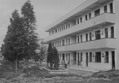 2002年--花园中学教学楼