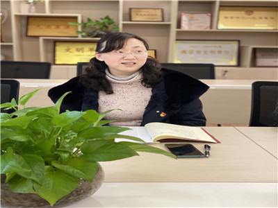 监票人,计票人的统计,最终名单为:陆玲同志,郭娟娟同志,潘贤丹同志