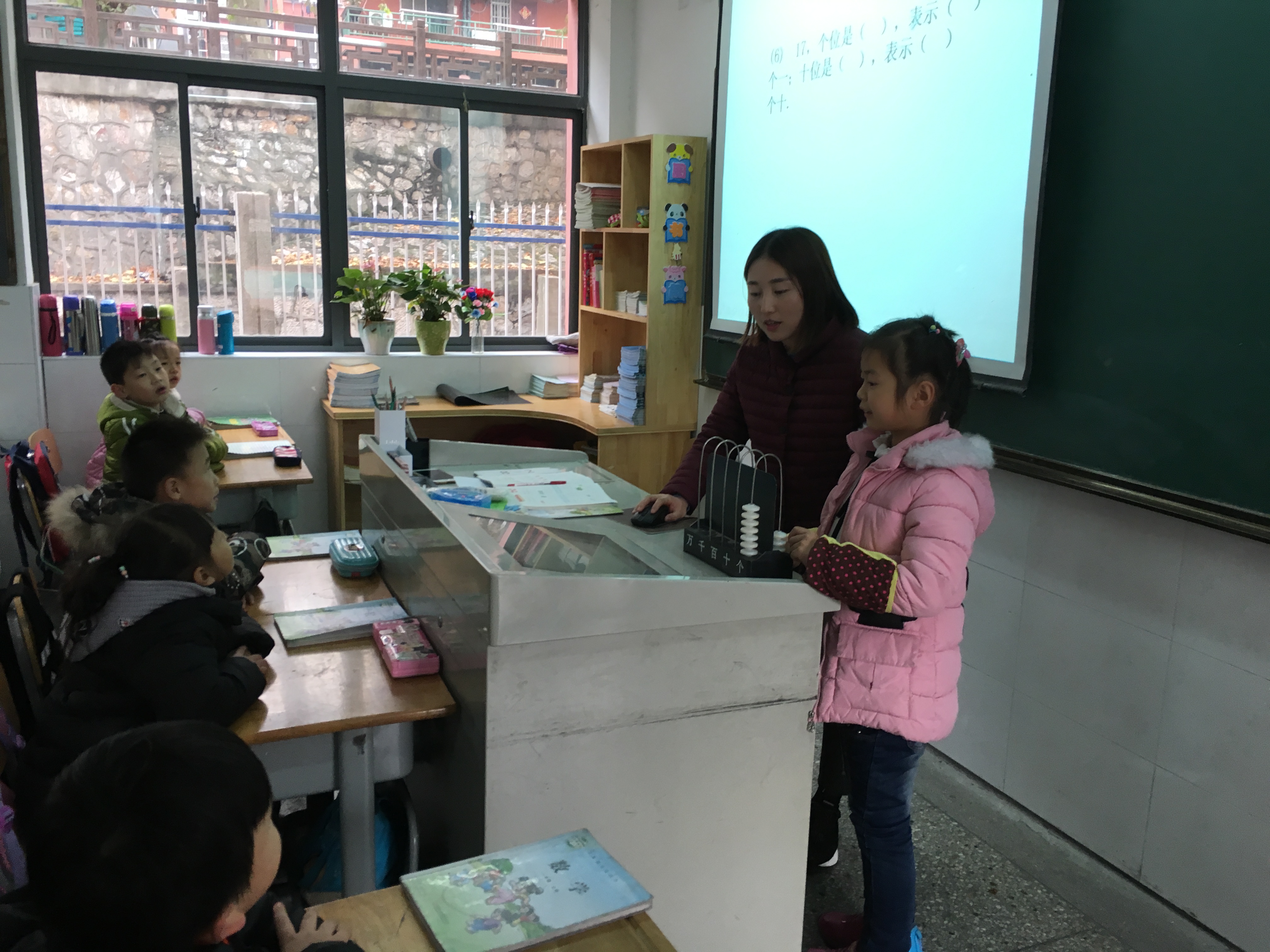 161125炼油厂小学进行一年级家长开放日照片1