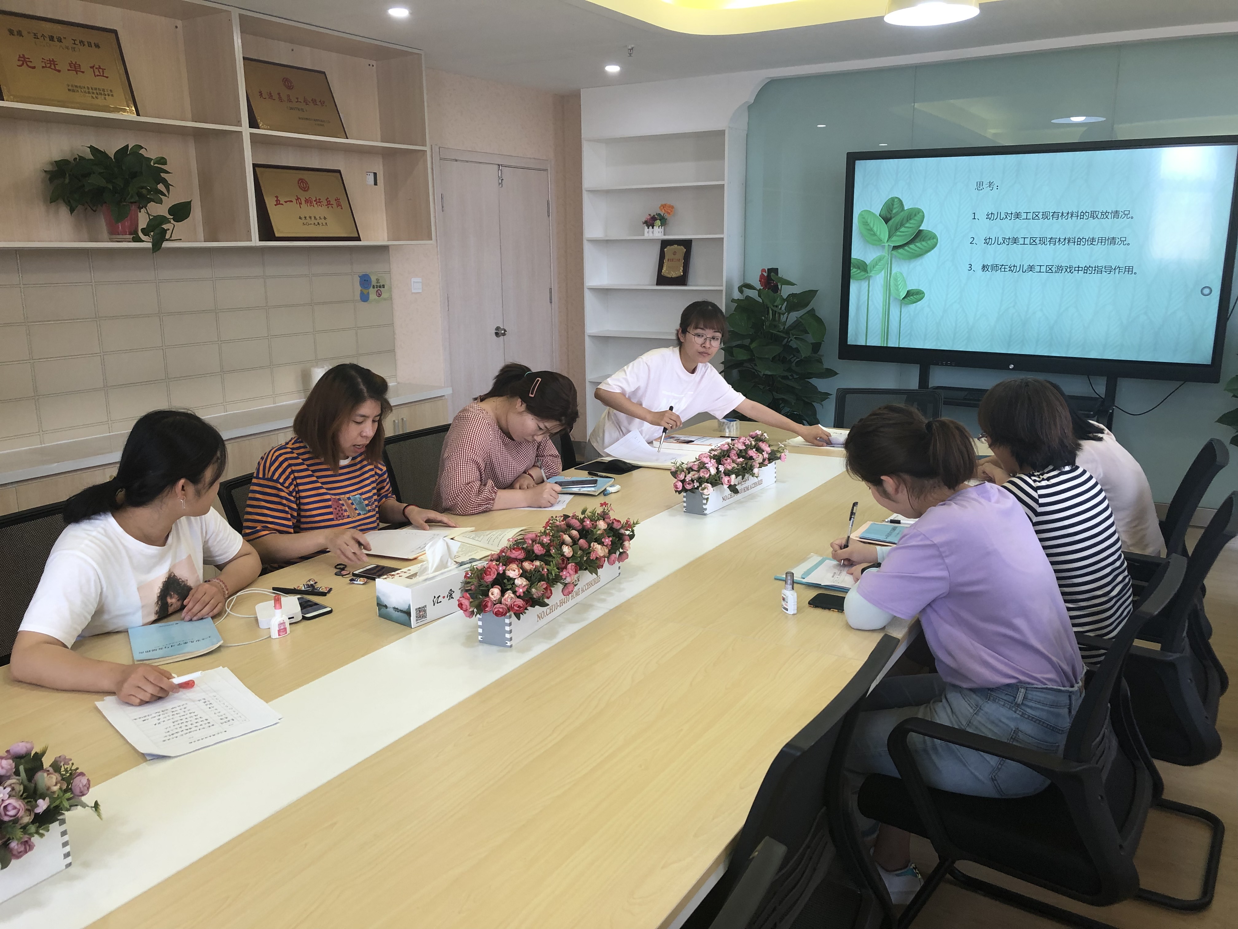 【乐活龙幼】基于幼儿需求的美工区环境创设 ——记龙潭幼儿园龙岸二园环创组教研活动