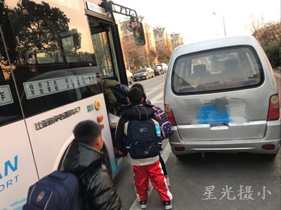 学习和掌握各种逃生技能和方法，在危险发生时能够保护自己人身安全。2.jpg