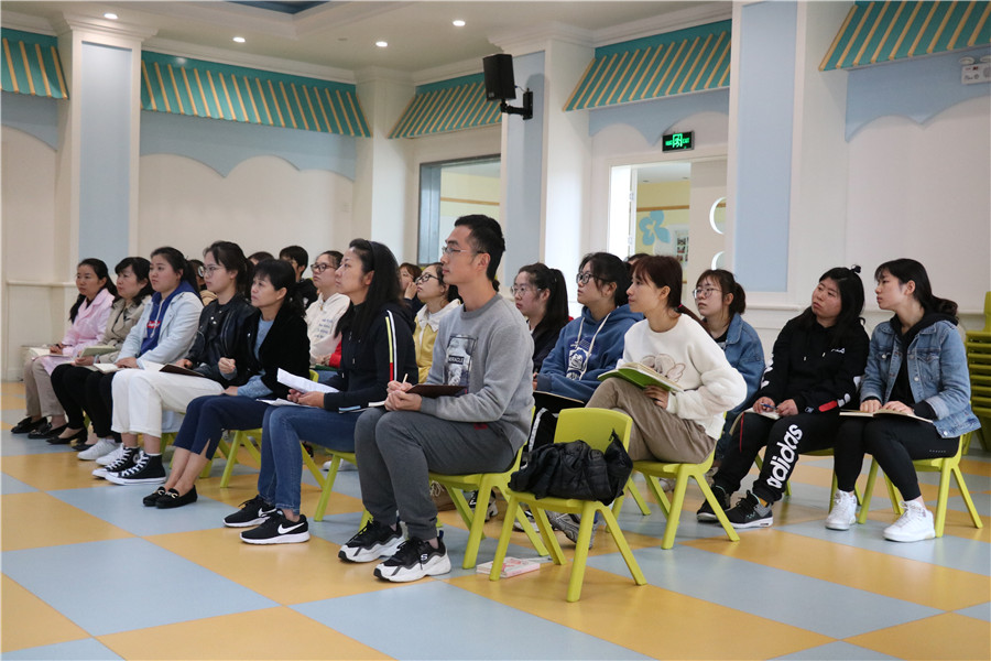 老师认真学习