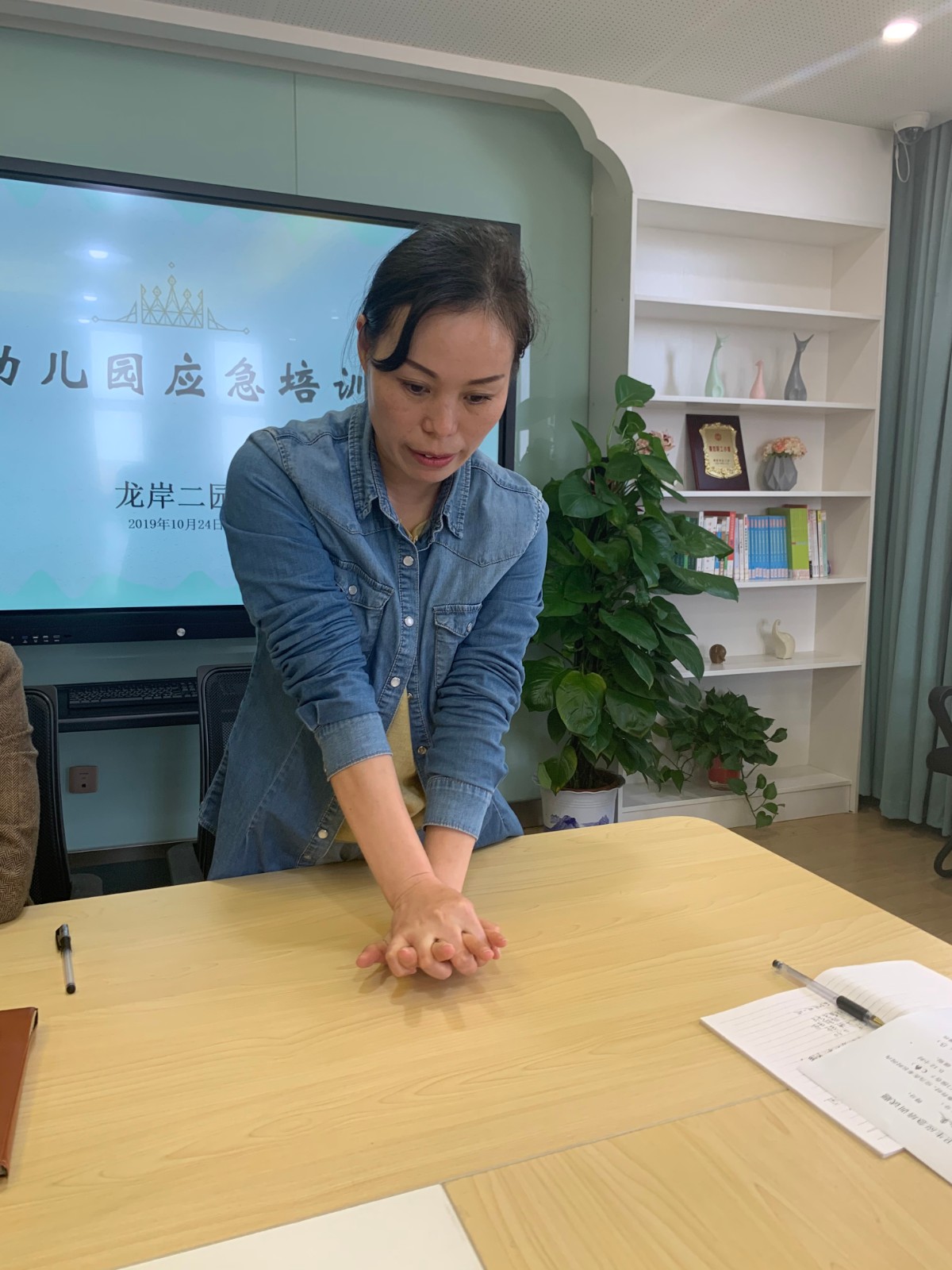 【乐活龙幼•安全第一】树立安全意识 提高急救技能 —记龙潭幼儿园龙岸二园教职工应急培训活动