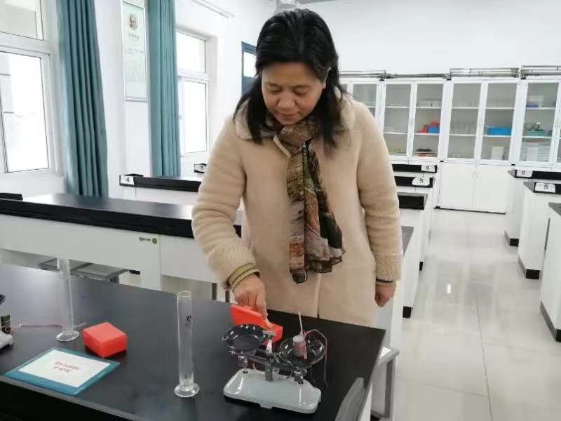 中桥中学理化生教师实验技能竞赛_html_m5b35e51f.jpg