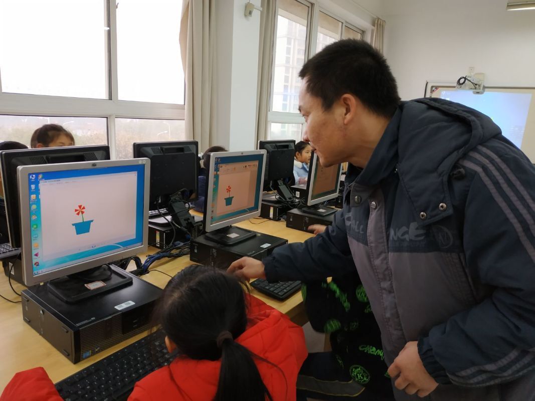 魏老师上课.jpg