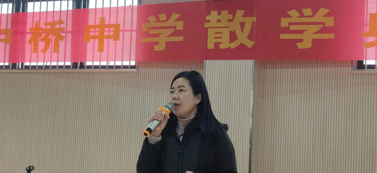 回首过去，展望未来---中桥中学2019-2020学年第一学期散学典礼(2)_html_m118439c9.jpg