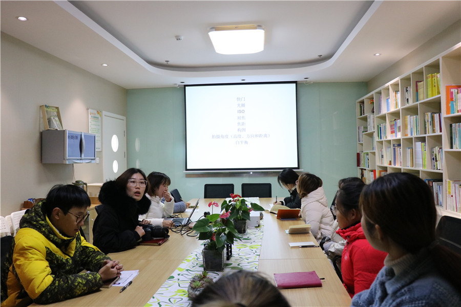 教师学习摄影技巧.jpg