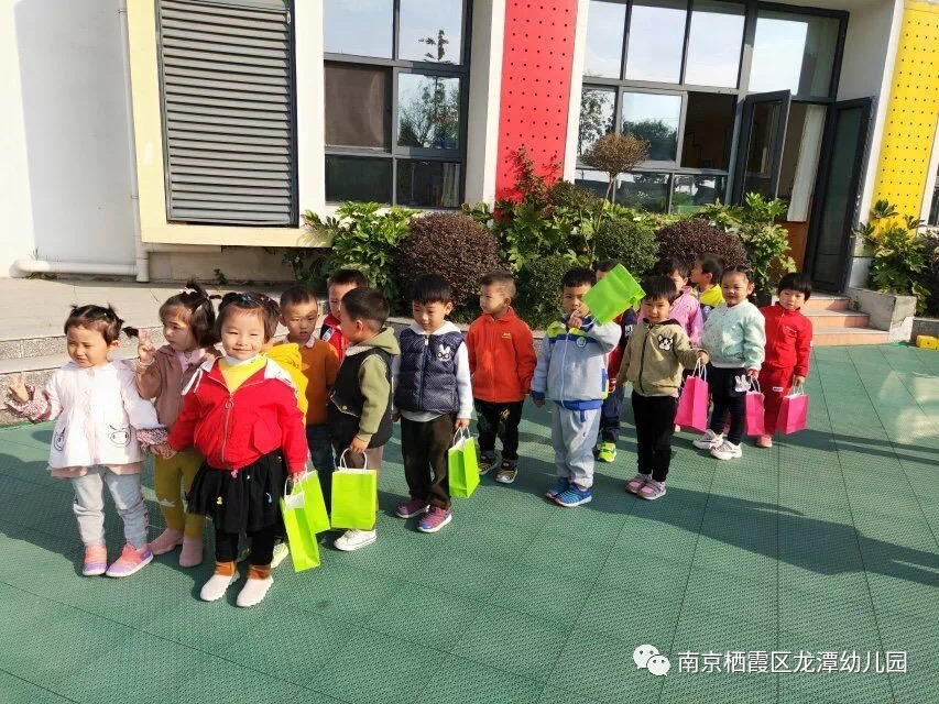 [乐活龙幼]我和树叶有个约会——记龙潭幼儿园长江分园小班年级组社区活动