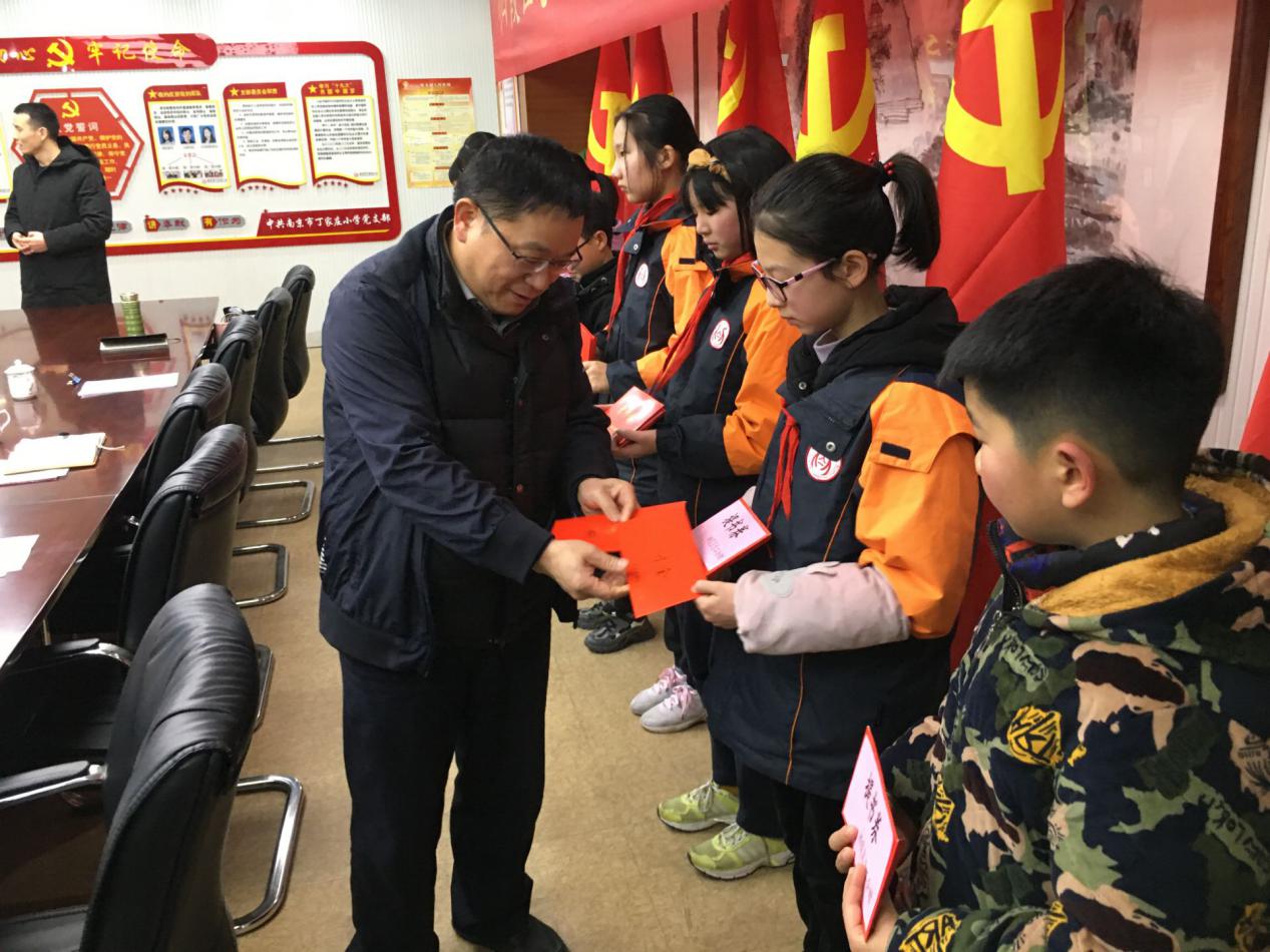 助学仪式新闻稿_html_mdffd27b.jpg