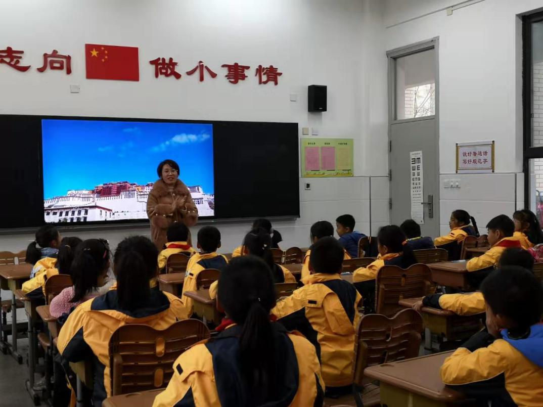十一月四年级家长课堂新闻稿_html_52399a00.jpg