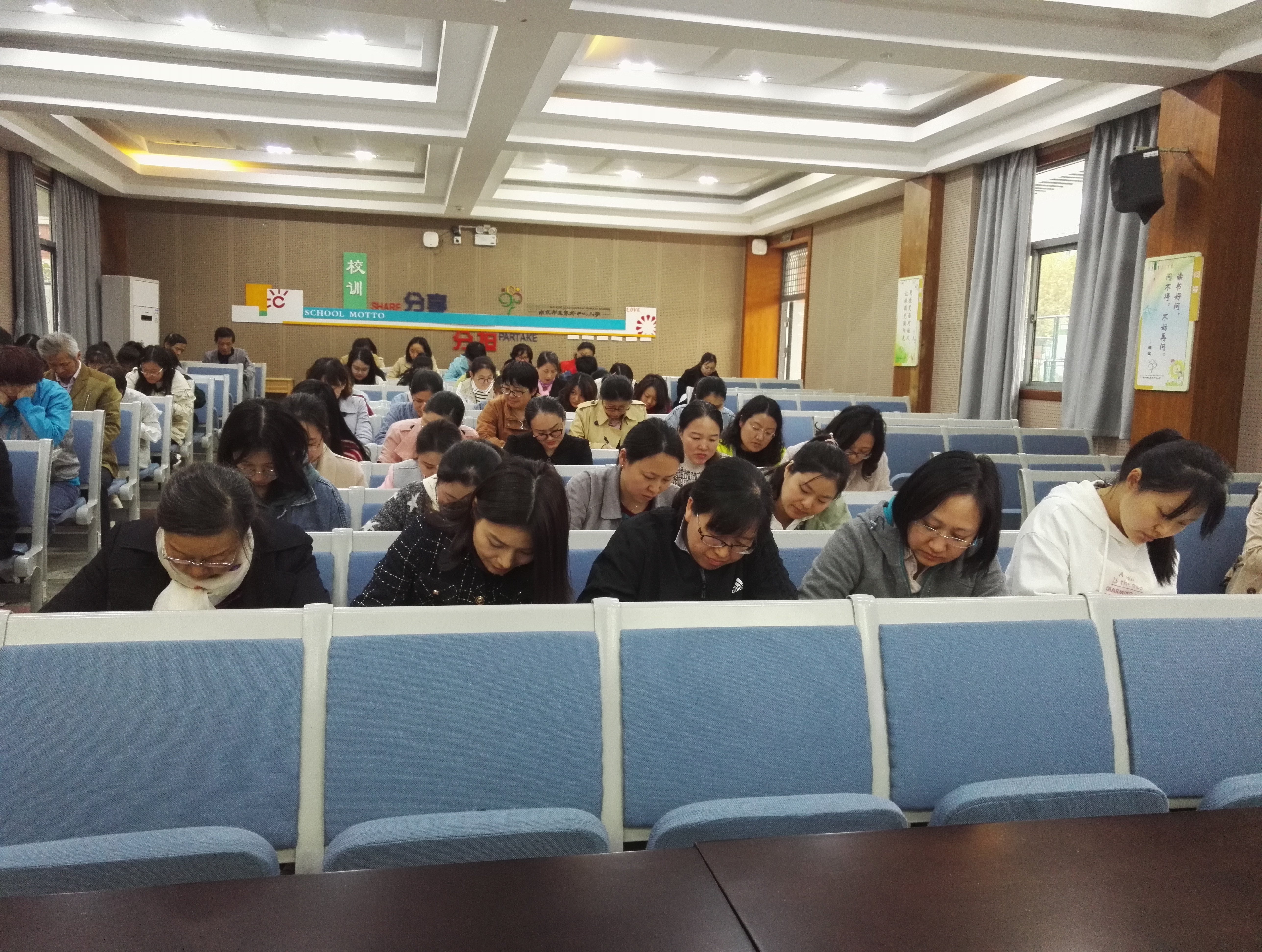 教师法律知识考试报道_html_1ffce948.jpg