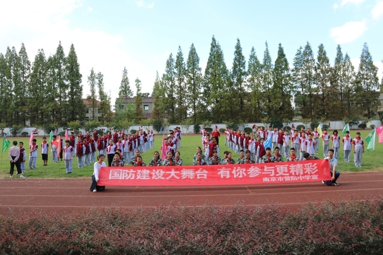 营防中学国防教育日新闻稿_html_m566925d8.jpg