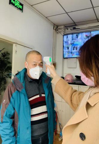 擦亮党员名片 筑牢疫情防线_html_5f3388e6.jpg