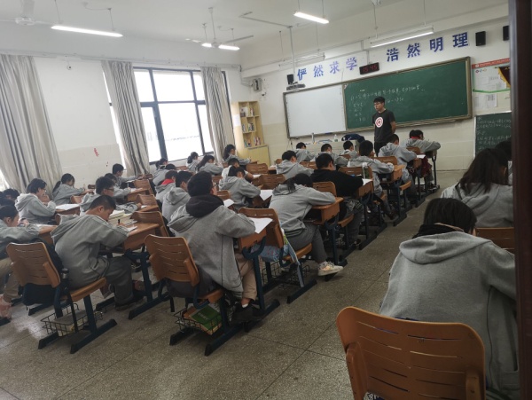 十月语文教研组工作小结（2019.11.）(1)_html_m29f3d9ea.jpg