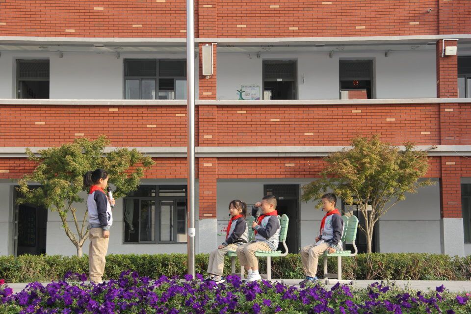 做文明学生  创和谐校园升旗仪式报道_html_40aaf171.jpg
