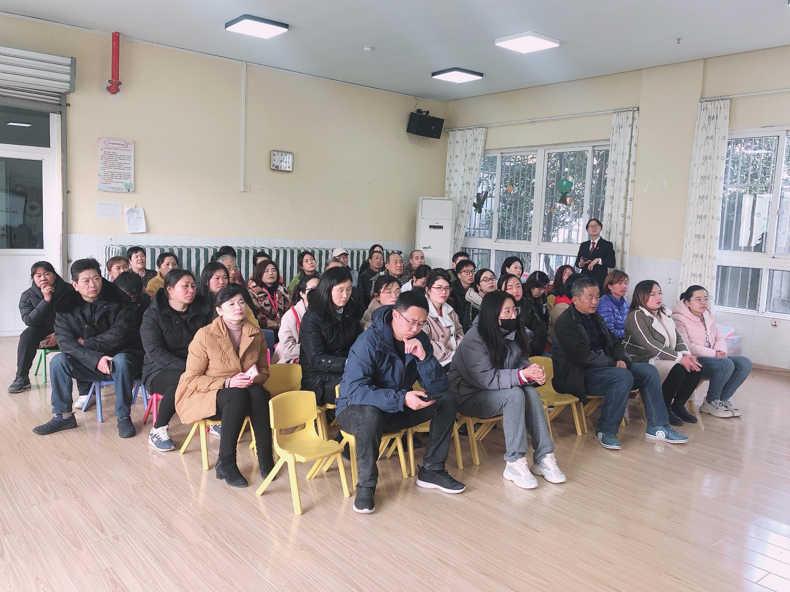 【枫香栖幼】依法保护青少年健康成长 ——栖霞幼儿园红枫园开展法制宣传讲座暨家长学校活动二