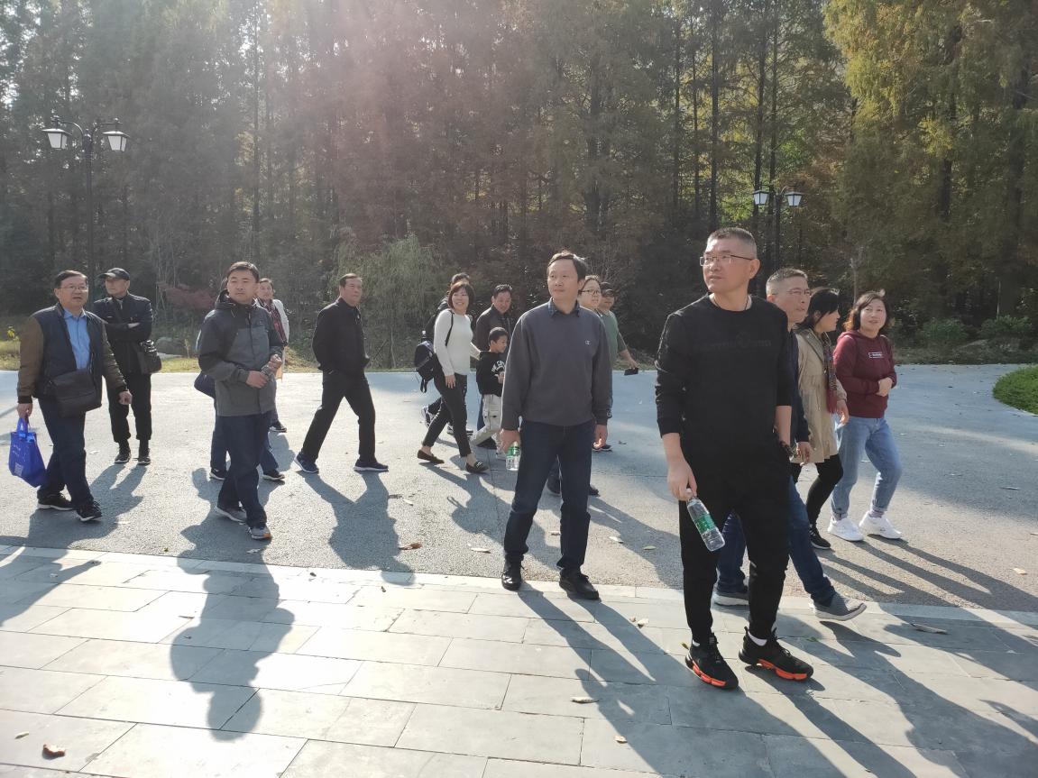 【行健中桥】中桥中学工会组织教职工秋游活动_html_233185f0.jpg