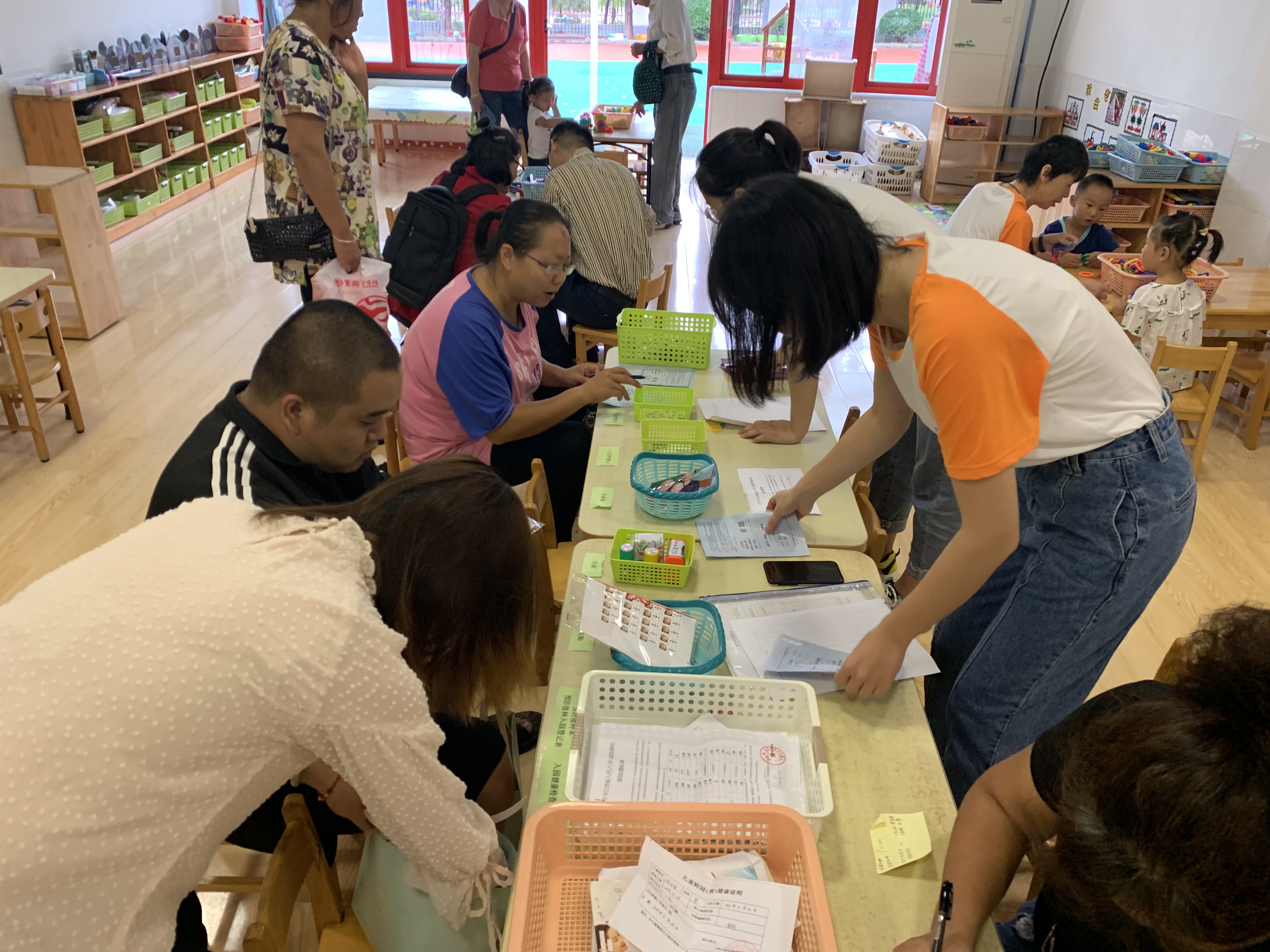 小班-办理报到手续