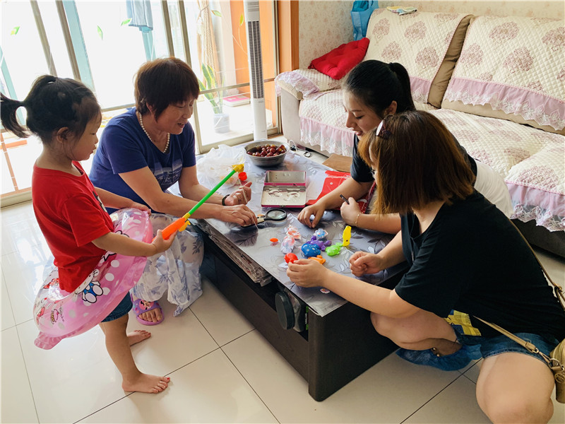 与幼儿游戏