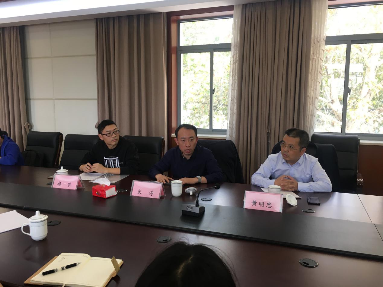 我校召开创客中心建设论证会_html_m4700a681.jpg