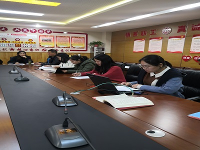 党员一一发言.jpg 党员一一发言.jpg