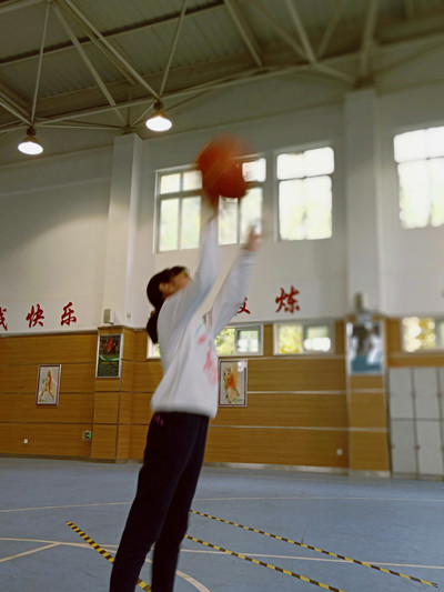 正在投篮.jpg